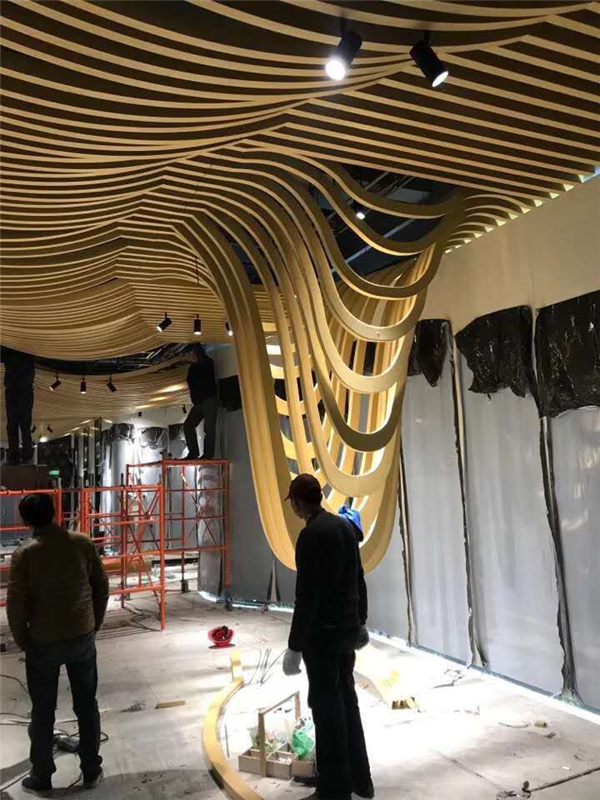 室內(nèi)弧形鋁天花